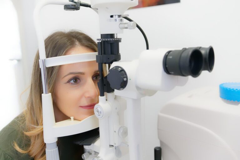 Early Warning Signs of Macular Degeneration—and What to Do Next