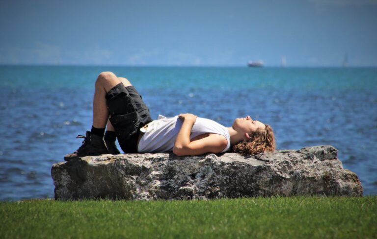 5 Easy Ways to Relax Outdoors as the Weather Warms Up